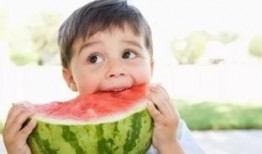不让孩子吃群众一口瓜,杜绝孩子误食瓜果风险