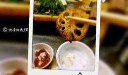 大理晚上吃瓜,品味古城夜晚的甜蜜瓜果时光