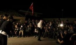 舞台剧吃瓜群众表现,众生相的缩影